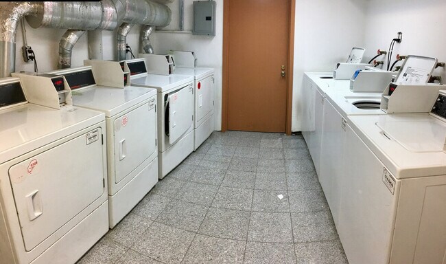 305 E 95th St unit ID1032002P, New York, NY 10128 - photo 3