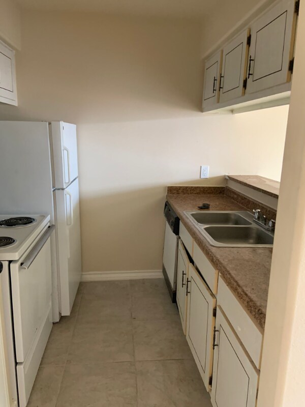 5909 Santa Maria Ave unit 20B, Laredo, TX 78041 - photo 3