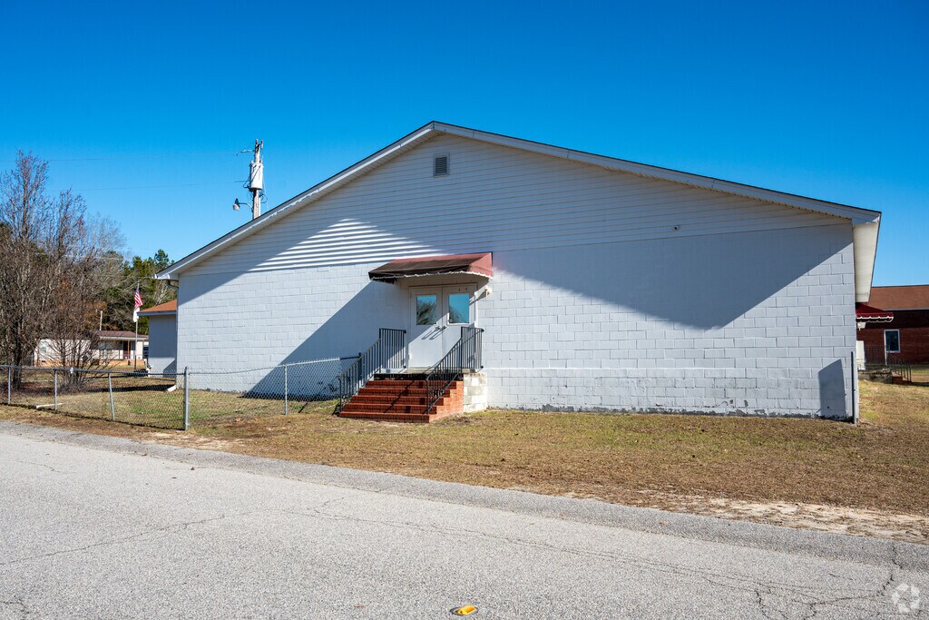 Cornerstone Christian School provides education in 
Kershaw County.