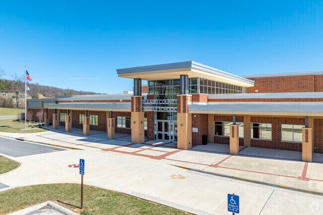 Pulaski County Middle School gets a B- from Niche.com.