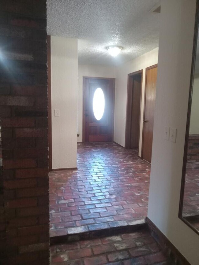 312 Christopher Todd Dr, Moore, OK 73160 - photo 3