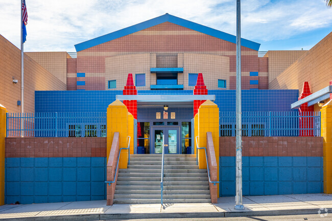 Howard E Hollingsworth Elementary School Photo 2