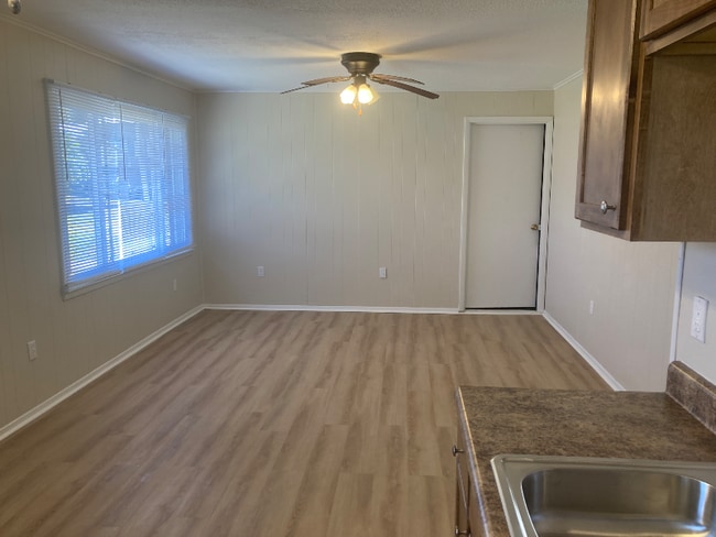 202 Mountain View Dr, Hampton, TN 37658 - photo 3