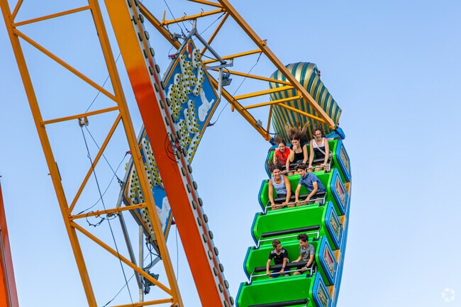 Enjoy thrilling rides at the annual Northbrook Days Festival.