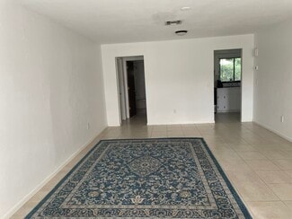 10022 8th St N, Naples, FL 34108