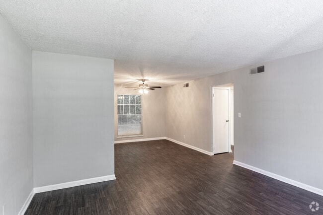 2BR, 1BA - 850SF (B1)