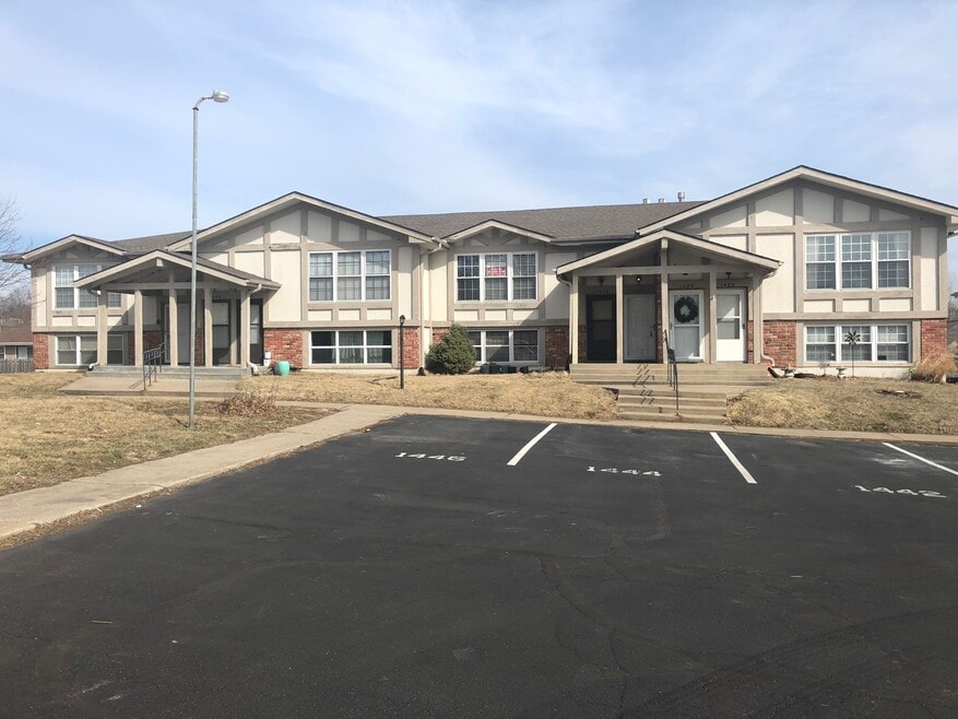 1464 NW 64th Terrace, Kansas City, MO 64118 - photo 1