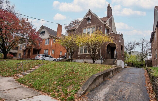 834 Hermosa Ave unit 1, Cincinnati, OH 45238 - photo 2