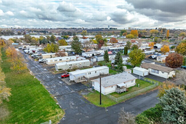 Manufactured and mobile homes are an affordable option in Cascade Valley.