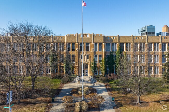 Chicago Academy For the Arts has been the leading fine art school in Chicago for 40 years.