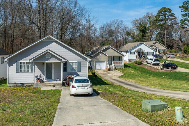 New craftsman-style homes are currently being constructed in Rainbow-Meadowood.