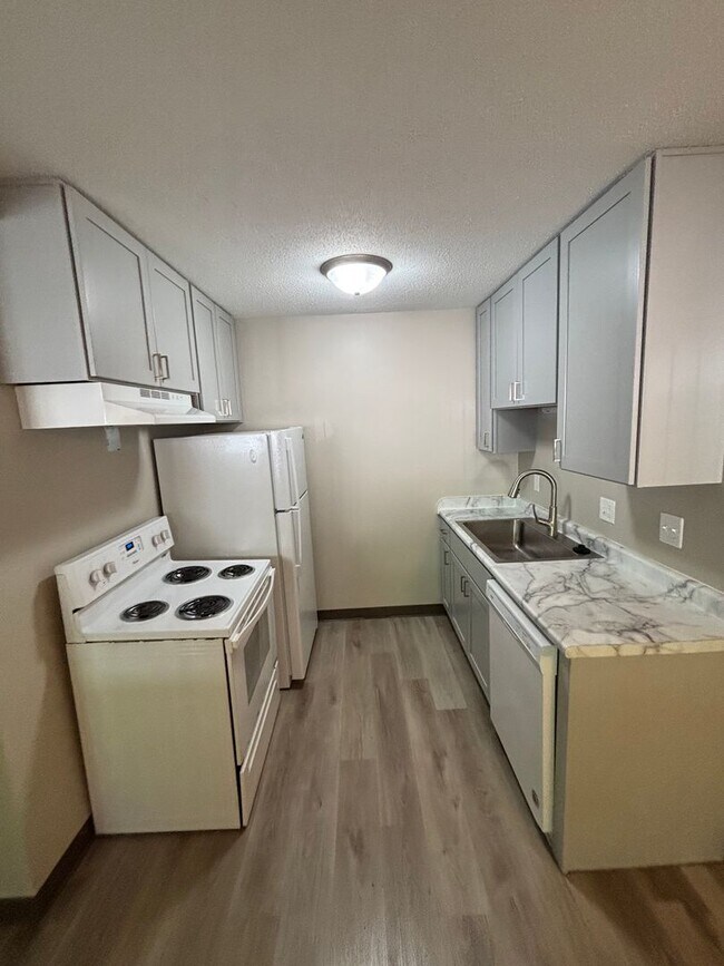 Live at The Oaks of West Saint Paul | Spacious & Comfortable Living, West Saint Paul, MN 55118 - photo 2