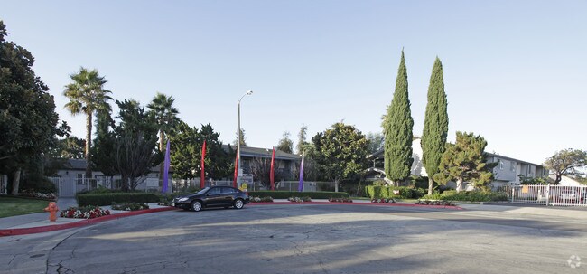 Seranado Fountain Apartments, Orange, CA 92869 - photo 4