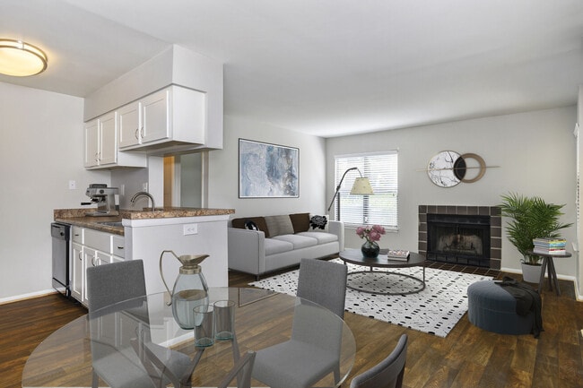 Vetra Southpoint, Fredericksburg, VA 22407 - photo 2