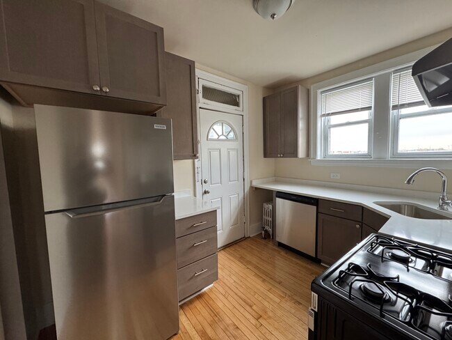 2043 N Cicero Ave unit 3S, Chicago, IL 60639 - photo 6