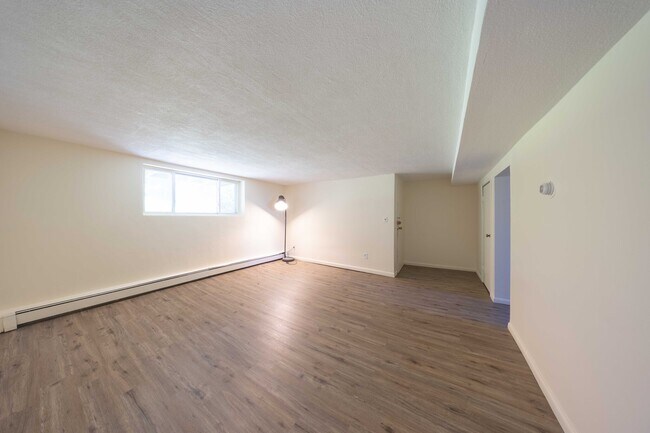 33 Westgate Rd unit 1, Boston College, MA 02467 - photo 4