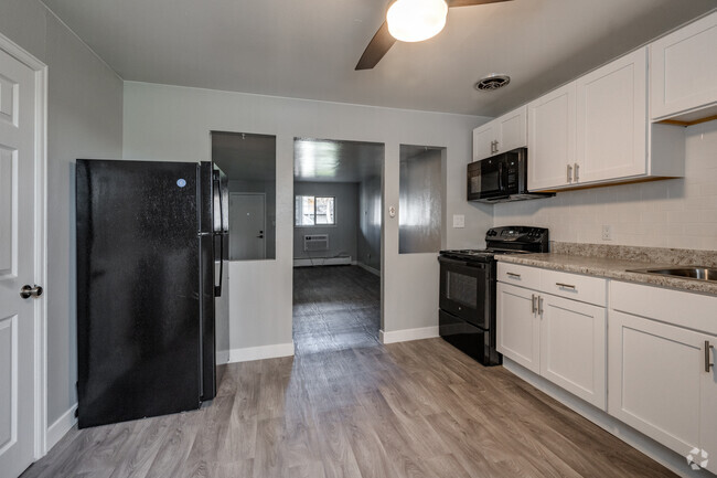 2 BR, 1 BA - 875 SF