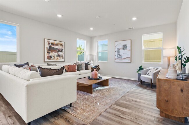 29263 Crescent Way unit 36582924, Highland, CA 92346 - photo 2