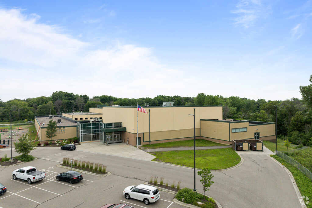 Aspen Academy serves 686 students in grades K-8.