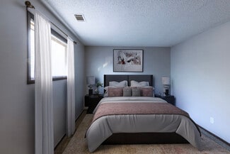 970 39th St, Bettendorf, IA 52722