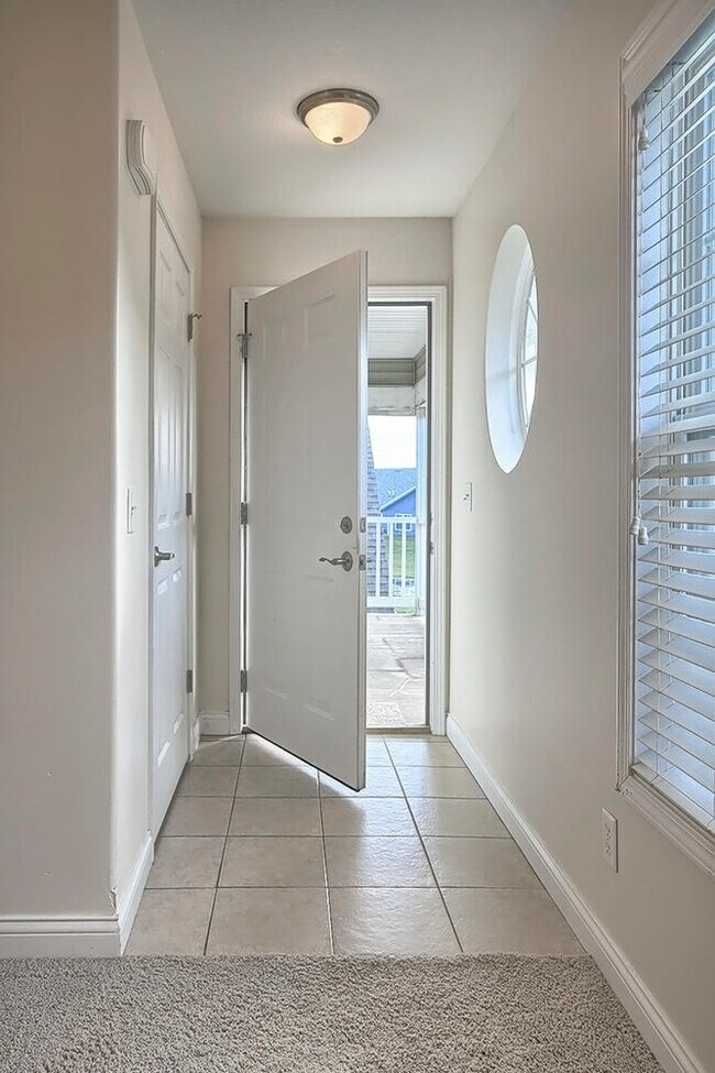 703 N Prairie View Rd unit Prairieview Crossing, Mahomet, IL 61853 - photo 7