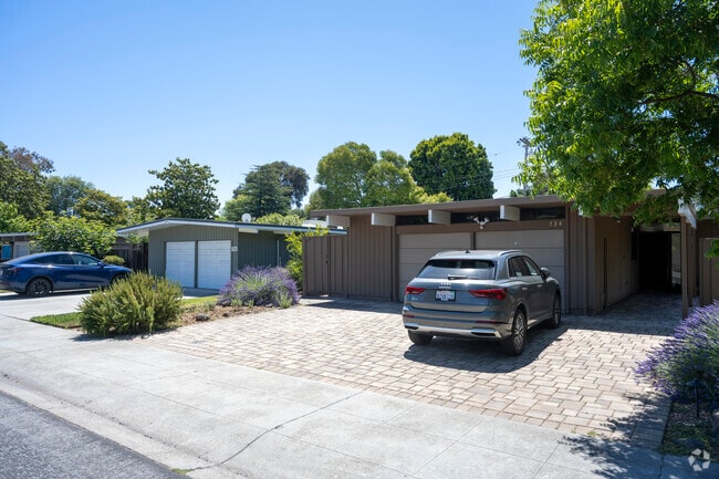 There are beautiful homes all over Charleston Gardens.