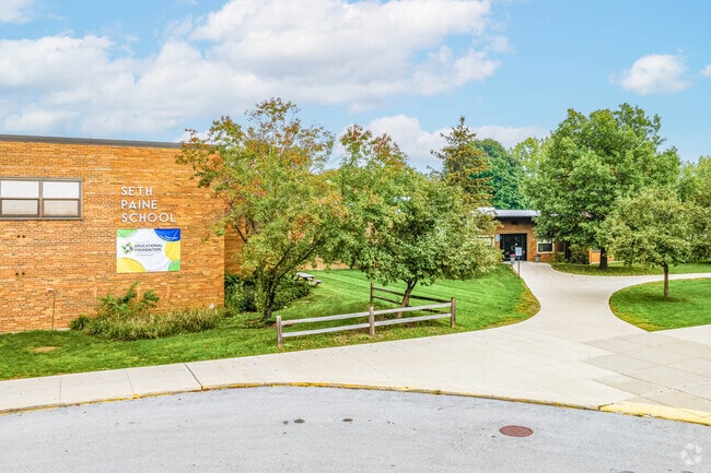 Seth Paine Elementary School is located in North Central Lake Zurich.