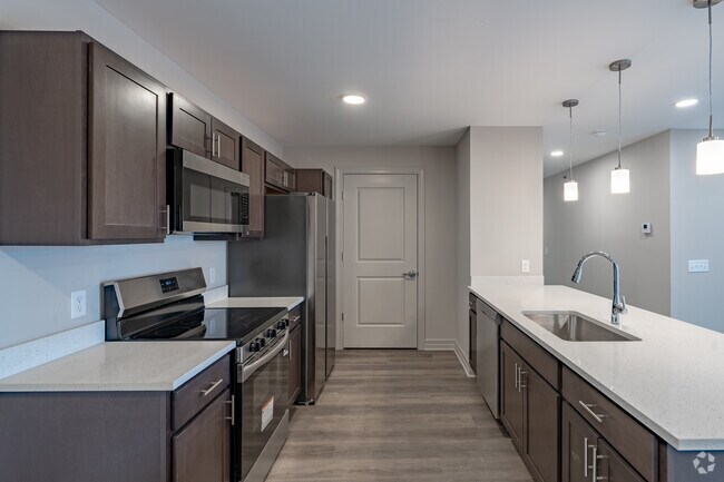 2BR, 2BA - 1,053SF - Kitchen