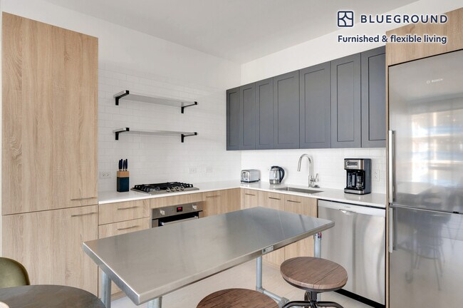 1035 W Van Buren St unit FL11-ID751, Chicago, IL 60607 - photo 5