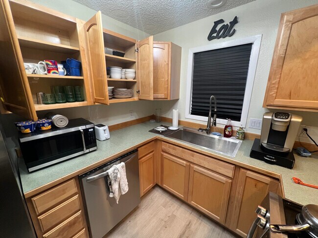 1316 Joyce Dr unit B, Fairbanks, AK 99701 - photo 7