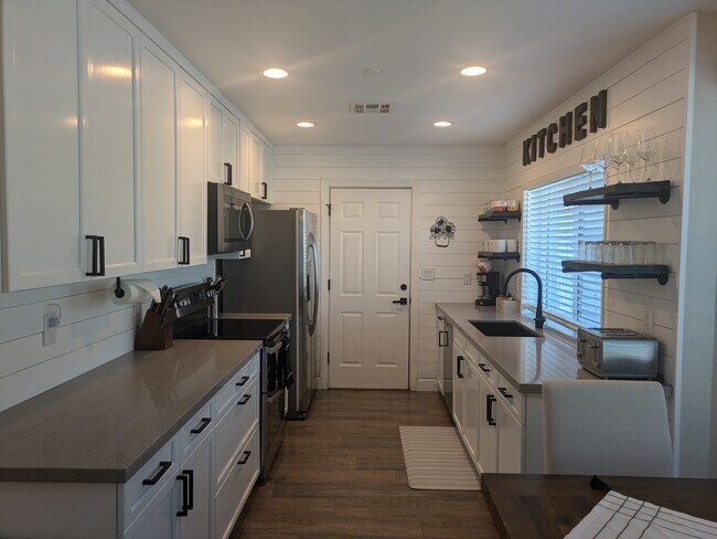 8879 E Friess Dr unit Main house, Scottsdale, AZ 85260 - photo 6