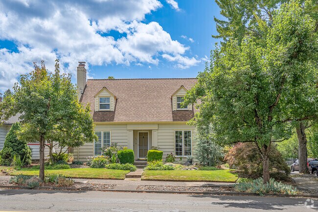 Cape Cod homes are plentiful in the Lincoln neighborhood.