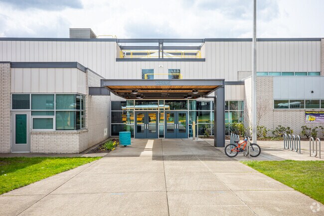 Oregon Trail Elementary School serves students throughout Clackamas, OR.