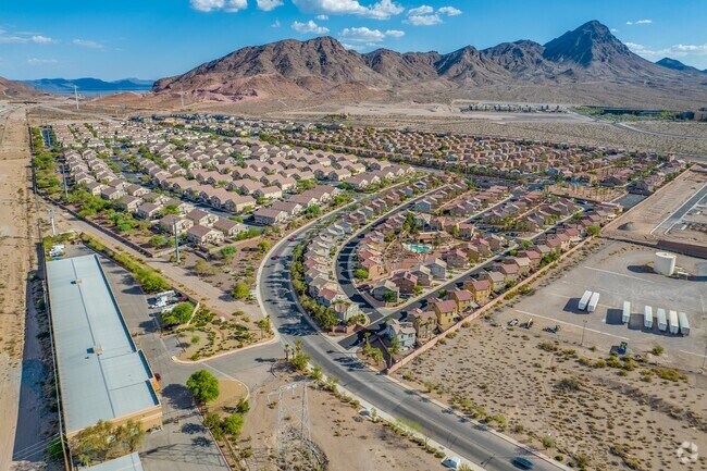 Mission Hills is a quiet, uncongested neighborhood that doesn't feel like the city.