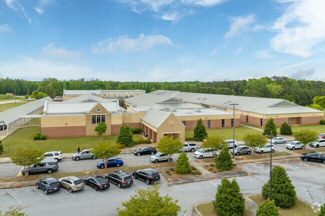 Hampton Middle School has an overall grade of B- on Niche.