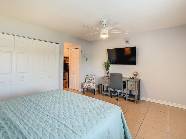 4145 Dolphin Dr unit 4145, Tampa, FL 33617 - photo 7
