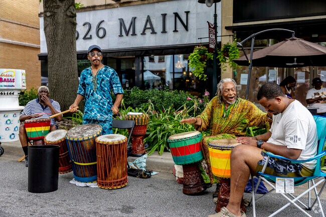 Live entertainment at Soda City attracts residents of Dentsville and other areas of Columbia.