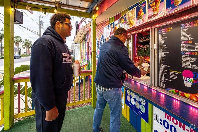Don Cruz Snowballs & More offers snoballs with a Hispanic flair in Kenner.