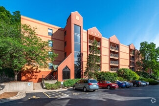 304 W North St, Waukesha, WI 53188