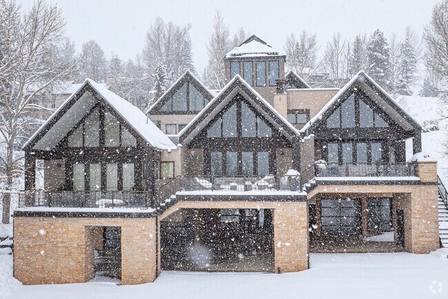 Luxury living defines Edwards, Colorado, where the median home price hit $2.4 million in 2024—over six times the national average. With stunning mountain views and a high-end lifestyle, this sought-after town continues to grow, attracting residents who value beauty, exclusivity, and adventure.