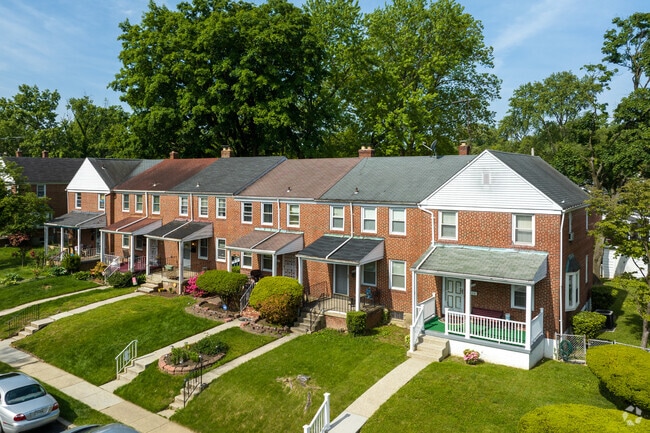 Row homes run along Chinquapin Run Park in Lake Walker.