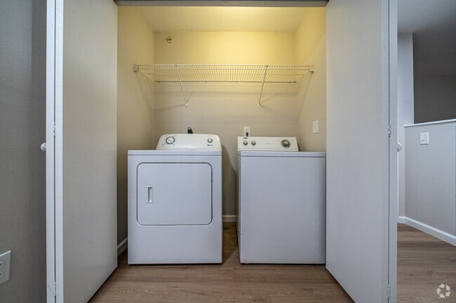 Elm Point Apartments, Bloomington, IL 61701 - photo 7