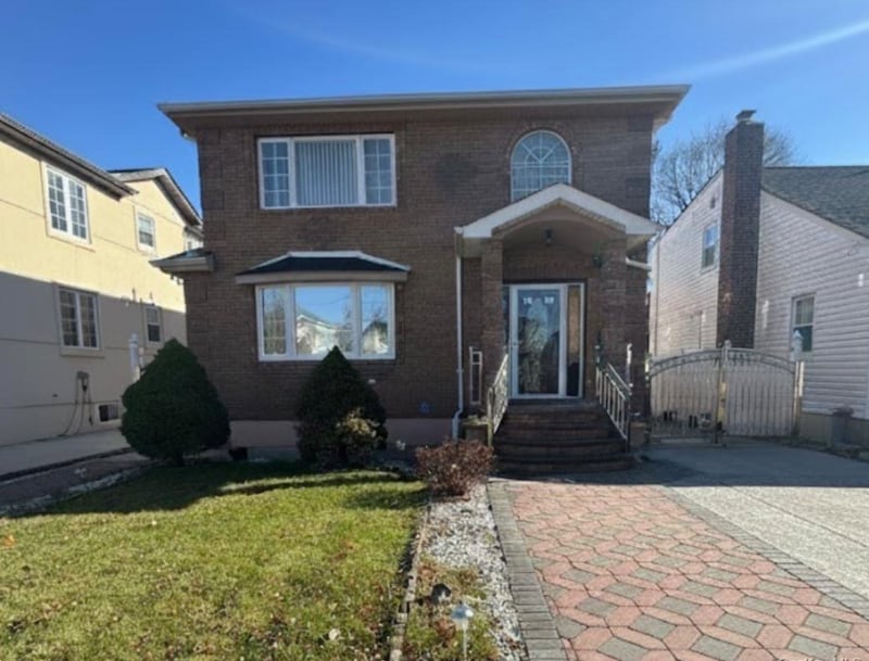 85-19-8239 239th St, Queens, NY 11426 - photo 1