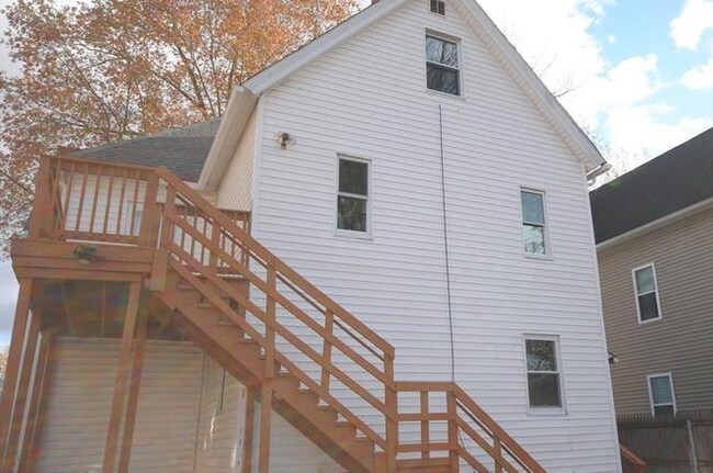 72 Hall St unit 72 Hall Street Room, Springfield, MA 01108 - photo 7