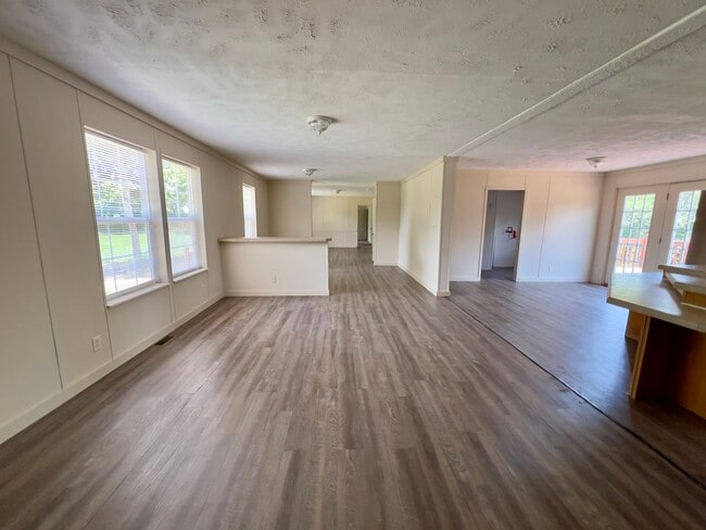 1143 Spurlock Dr, Cookeville, TN 38506 - photo 2