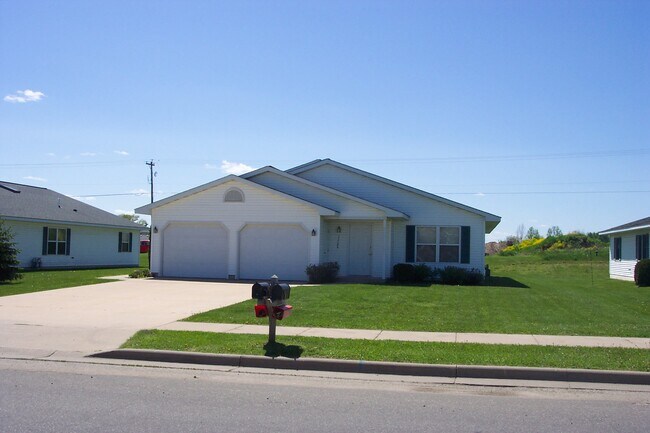 1118 Mark Ave unit a, Tomah, WI 54660 - photo 2