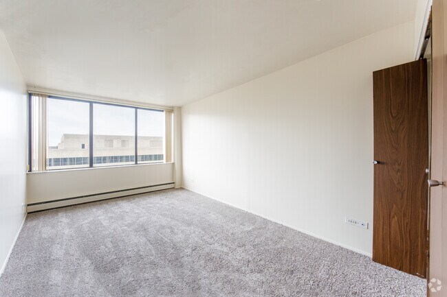 1 BR, 1 BA - The Heatherstone, 770 SF
