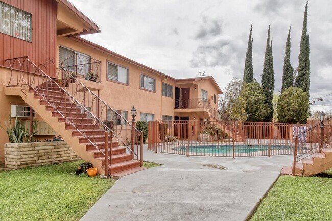 Park Plaza, Reseda, CA 91335 - photo 2