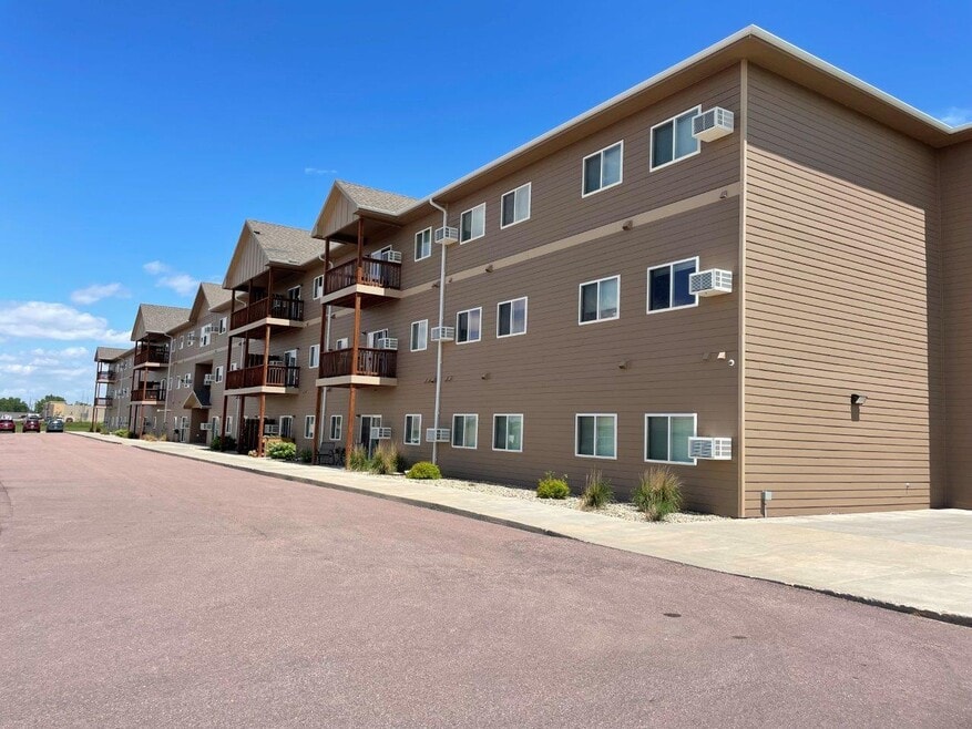 Edgerton Place, Mitchell, SD 57301 - photo 1