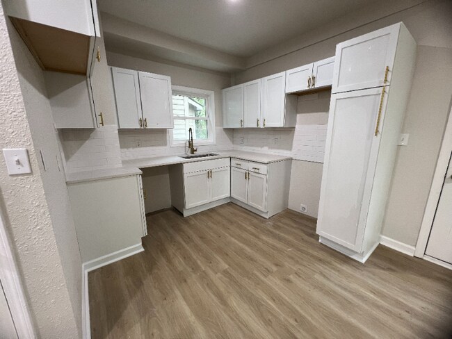 3029 Woodland Ave, Kansas City, MO 64109 - photo 6